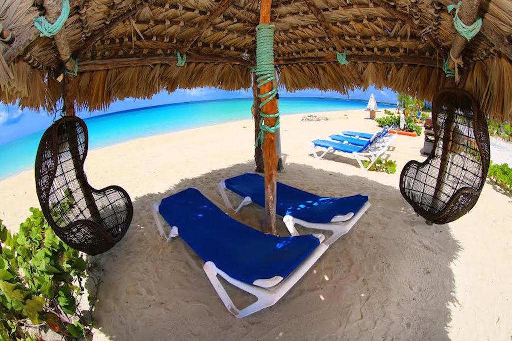 Rollezz Villas Beach Resort Old Bight Exterior foto
